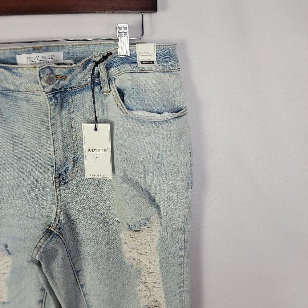 Women's Distressed Boyfriend fit Judy Blue jeans - Picture 3 of 6